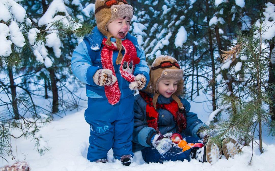 Mit Kindern im Winterwald