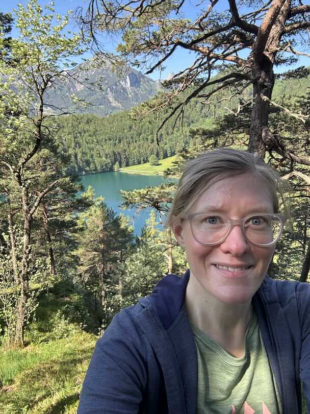 Das Buch "Mit Waldbaden die Raunächte gestalten" von Katharina Nathe